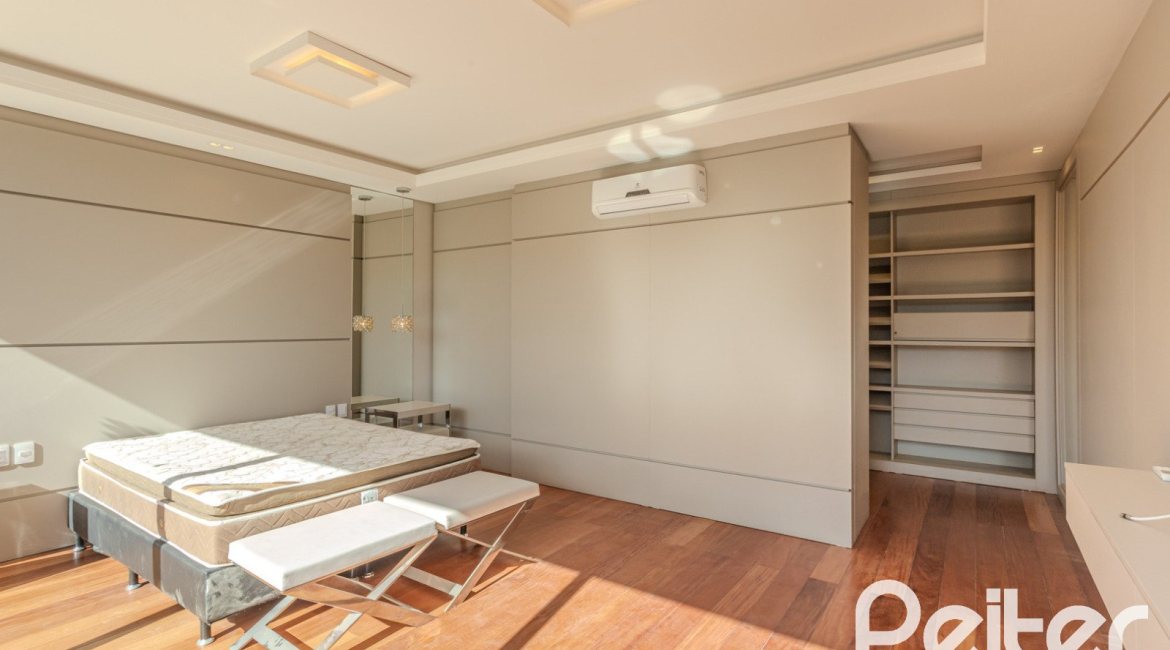 Casa em Condomínio à venda com 400m², 4 dormitórios, 4 suítes, 4 vagas, no bairro Alphaville em PORTO ALEGRE