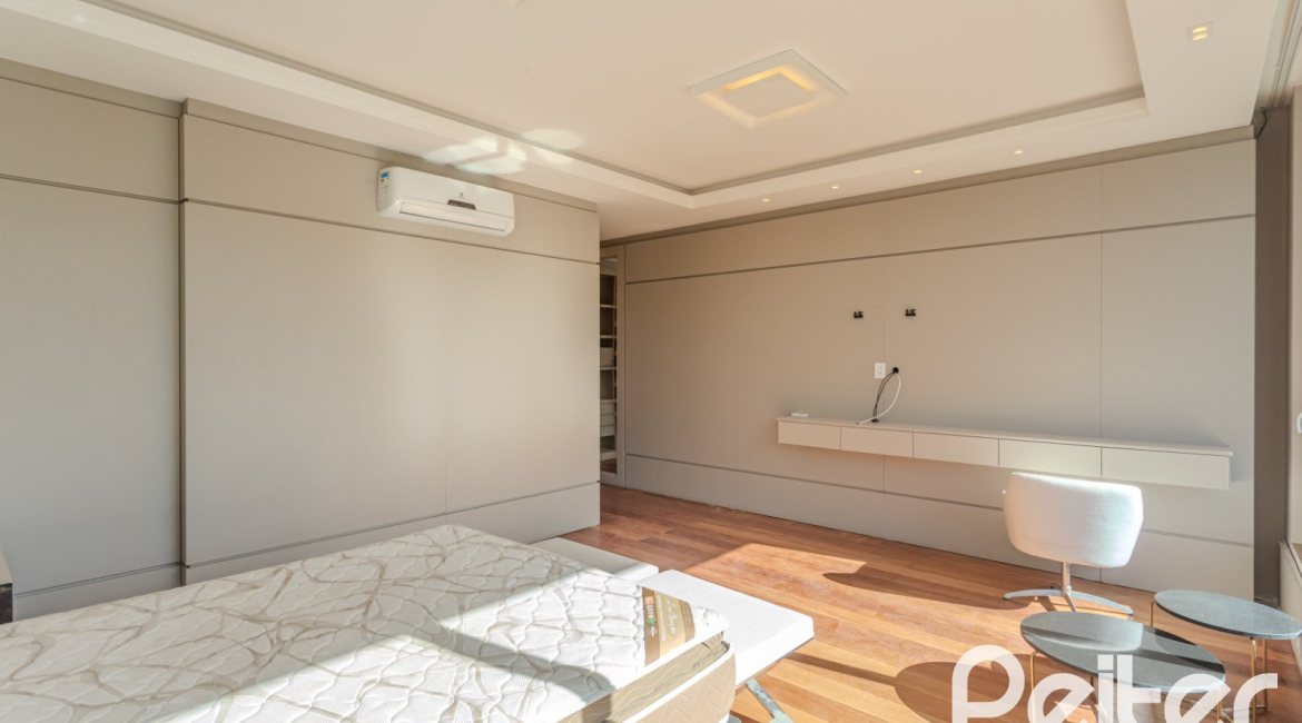 Casa em Condomínio à venda com 400m², 4 dormitórios, 4 suítes, 4 vagas, no bairro Alphaville em PORTO ALEGRE