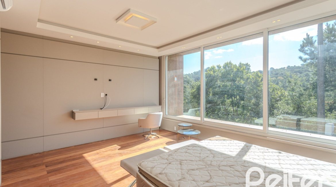 Casa em Condomínio à venda com 400m², 4 dormitórios, 4 suítes, 4 vagas, no bairro Alphaville em PORTO ALEGRE