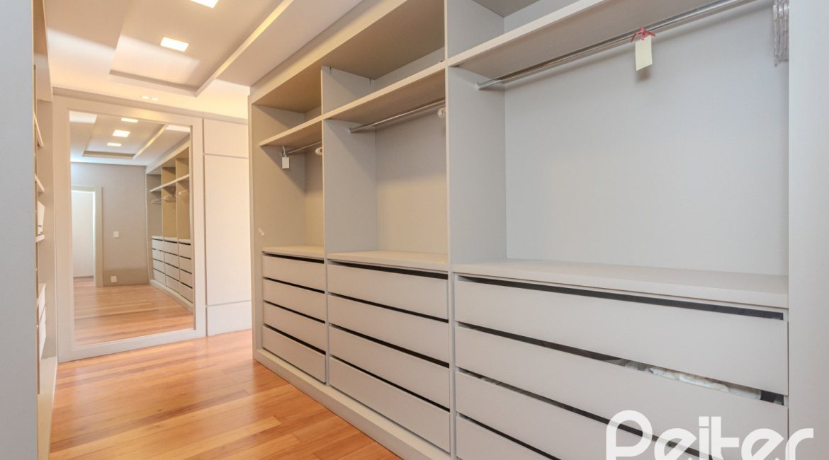Casa em Condomínio à venda com 400m², 4 dormitórios, 4 suítes, 4 vagas, no bairro Alphaville em PORTO ALEGRE