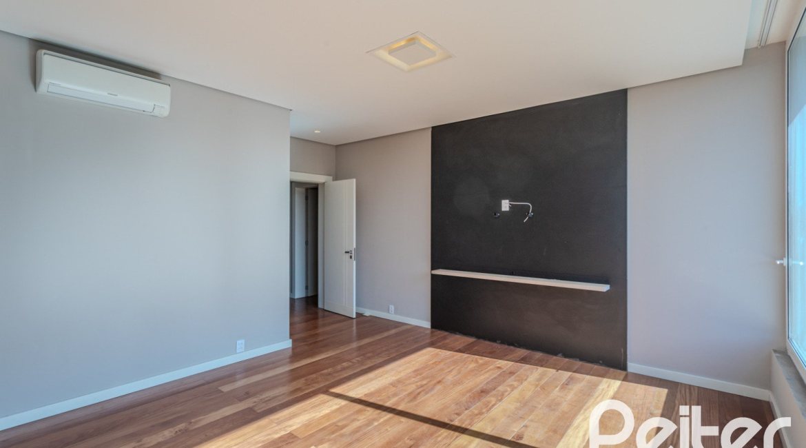 Casa em Condomínio à venda com 400m², 4 dormitórios, 4 suítes, 4 vagas, no bairro Alphaville em PORTO ALEGRE