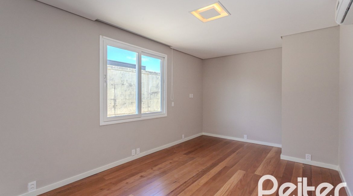 Casa em Condomínio à venda com 400m², 4 dormitórios, 4 suítes, 4 vagas, no bairro Alphaville em PORTO ALEGRE