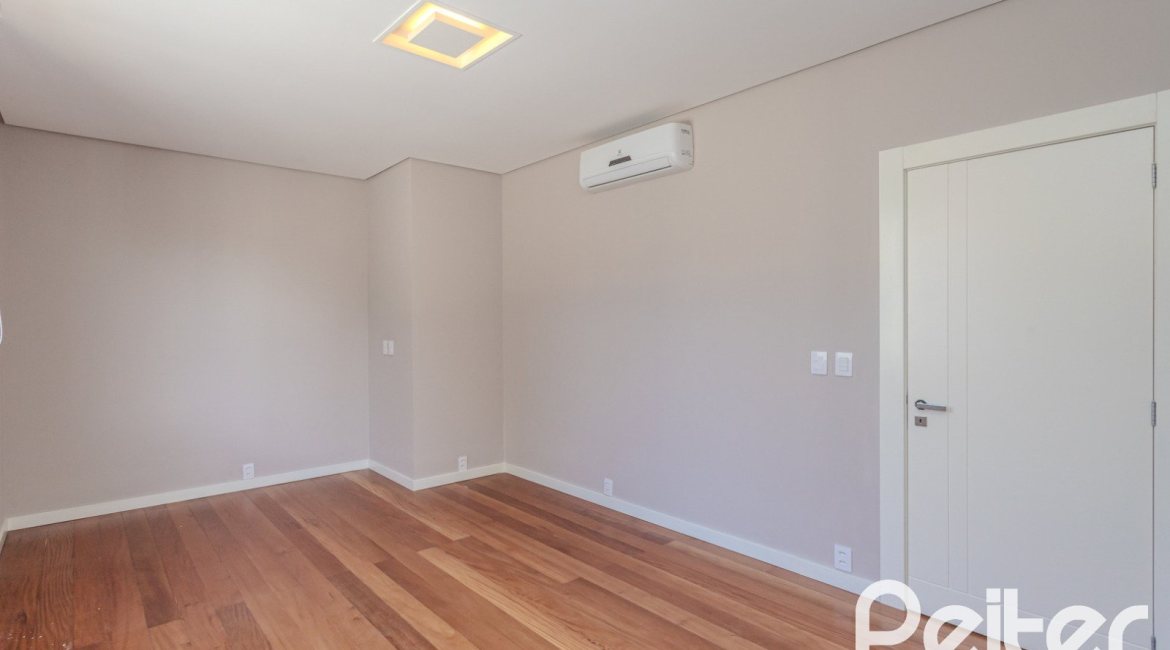 Casa em Condomínio à venda com 400m², 4 dormitórios, 4 suítes, 4 vagas, no bairro Alphaville em PORTO ALEGRE