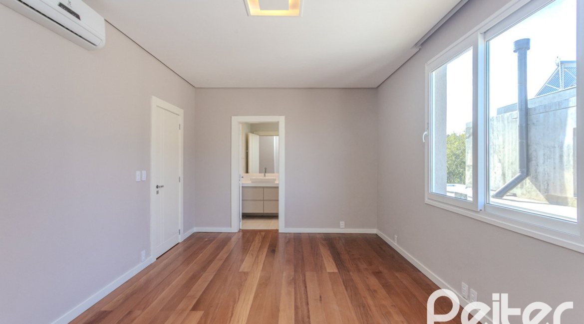 Casa em Condomínio à venda com 400m², 4 dormitórios, 4 suítes, 4 vagas, no bairro Alphaville em PORTO ALEGRE