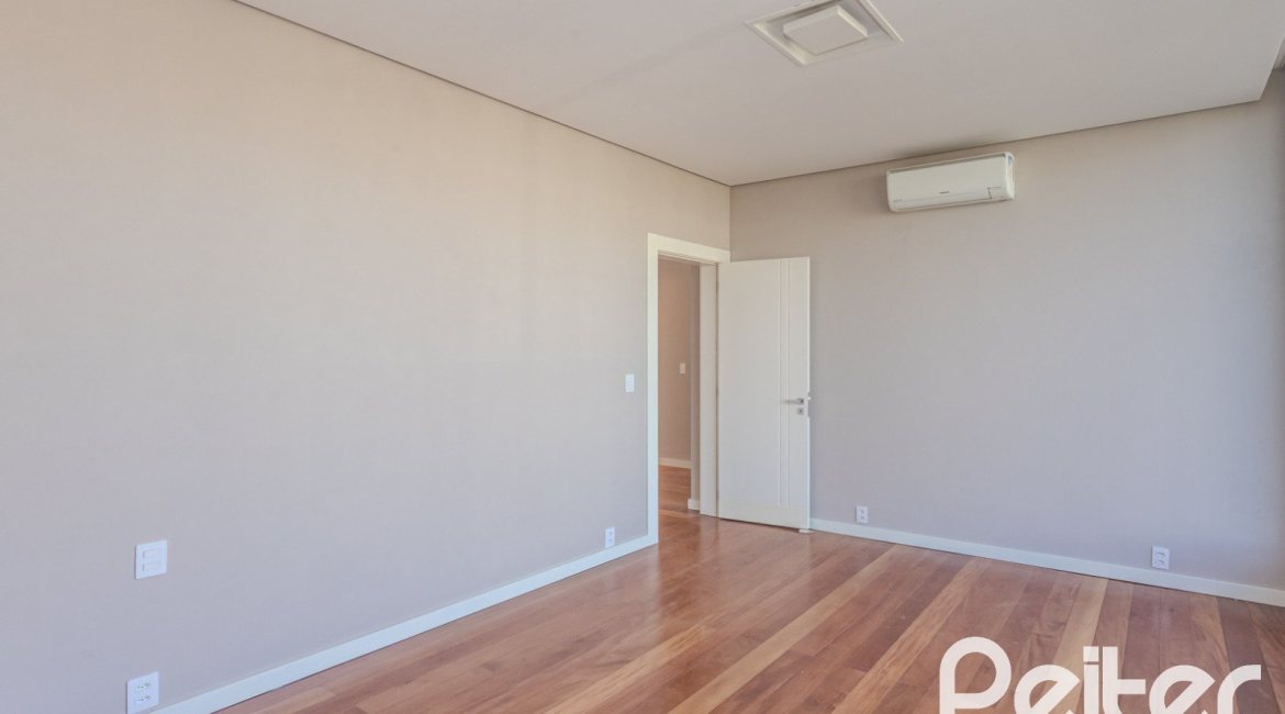 Casa em Condomínio à venda com 400m², 4 dormitórios, 4 suítes, 4 vagas, no bairro Alphaville em PORTO ALEGRE