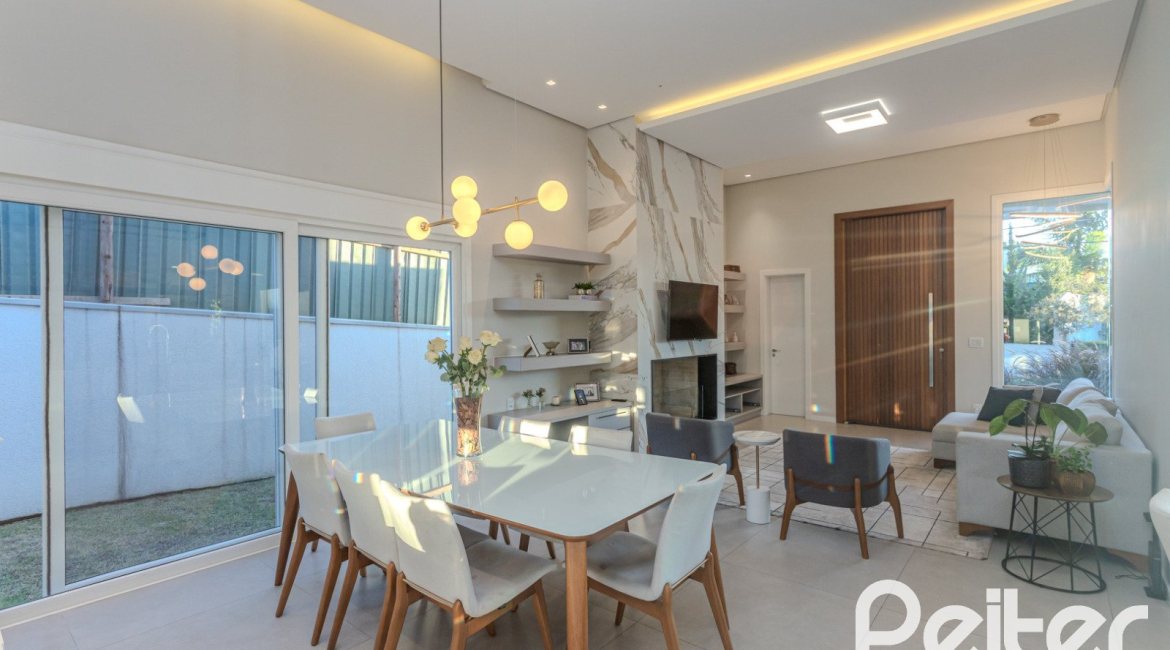 Casa em Condomínio à venda com 206m², 3 dormitórios, 3 suítes, 7 vagas, no bairro Alphaville em PORTO ALEGRE