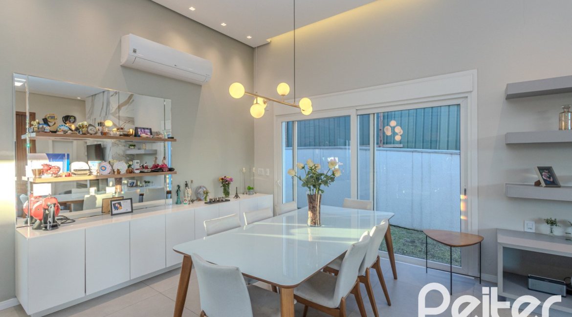 Casa em Condomínio à venda com 206m², 3 dormitórios, 3 suítes, 7 vagas, no bairro Alphaville em PORTO ALEGRE