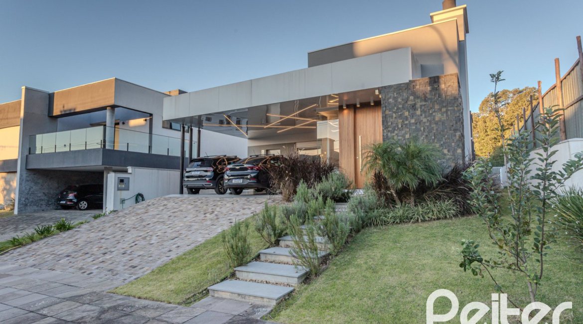 Casa em Condomínio à venda com 206m², 3 dormitórios, 3 suítes, 7 vagas, no bairro Alphaville em PORTO ALEGRE