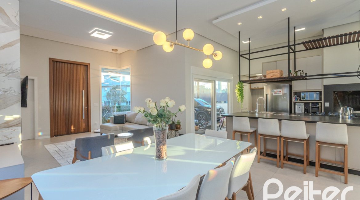 Casa em Condomínio à venda com 206m², 3 dormitórios, 3 suítes, 7 vagas, no bairro Alphaville em PORTO ALEGRE
