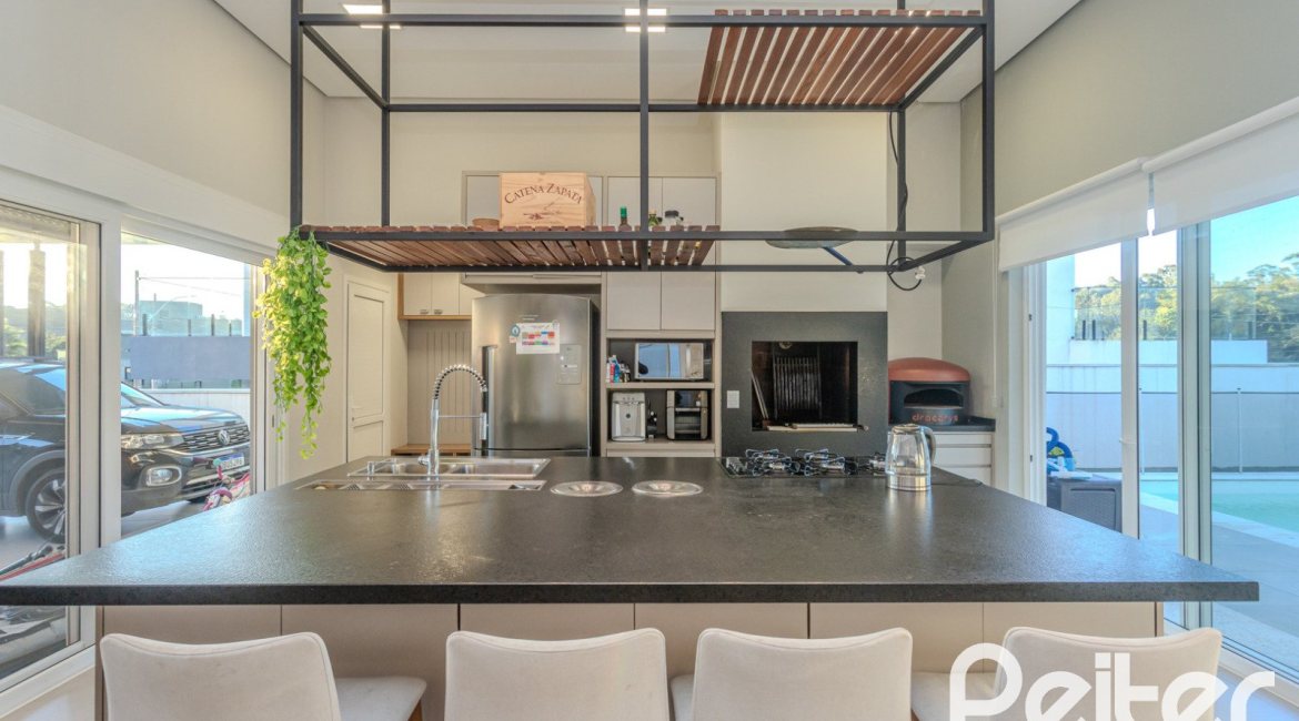 Casa em Condomínio à venda com 206m², 3 dormitórios, 3 suítes, 7 vagas, no bairro Alphaville em PORTO ALEGRE