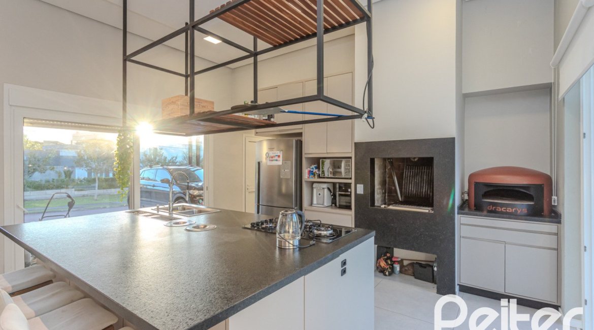 Casa em Condomínio à venda com 206m², 3 dormitórios, 3 suítes, 7 vagas, no bairro Alphaville em PORTO ALEGRE