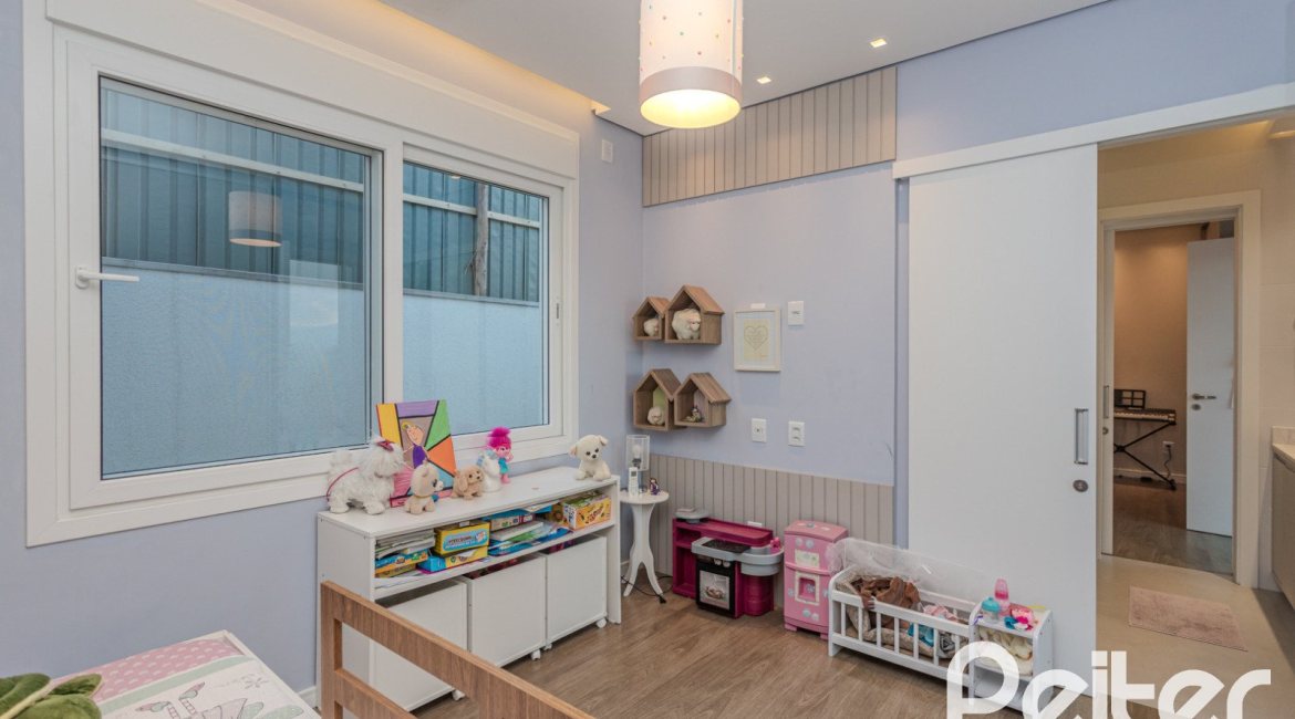 Casa em Condomínio à venda com 206m², 3 dormitórios, 3 suítes, 7 vagas, no bairro Alphaville em PORTO ALEGRE