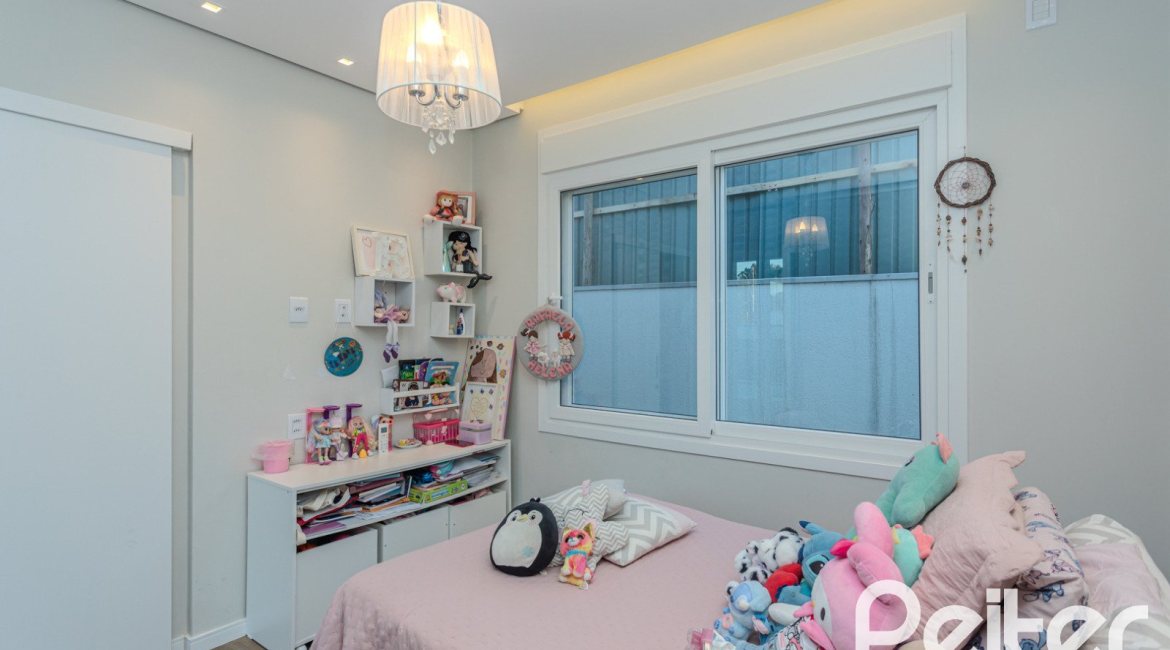 Casa em Condomínio à venda com 206m², 3 dormitórios, 3 suítes, 7 vagas, no bairro Alphaville em PORTO ALEGRE