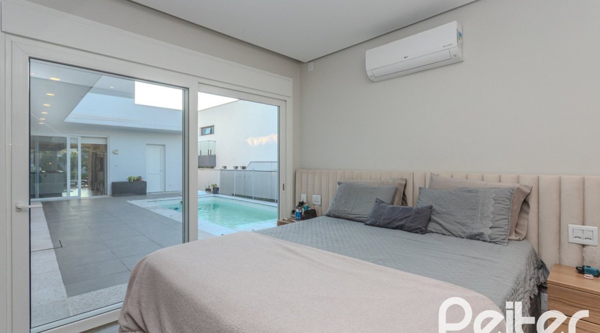Casa em Condomínio à venda com 206m², 3 dormitórios, 3 suítes, 7 vagas, no bairro Alphaville em PORTO ALEGRE