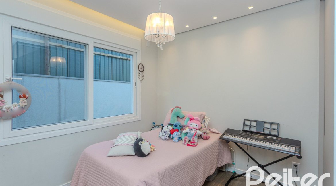 Casa em Condomínio à venda com 206m², 3 dormitórios, 3 suítes, 7 vagas, no bairro Alphaville em PORTO ALEGRE