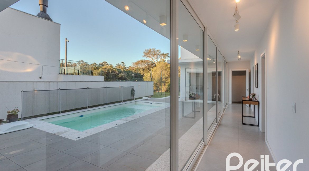 Casa em Condomínio à venda com 206m², 3 dormitórios, 3 suítes, 7 vagas, no bairro Alphaville em PORTO ALEGRE