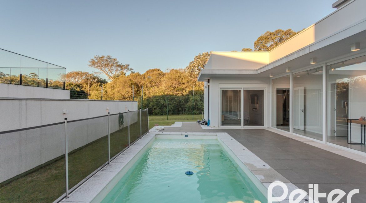 Casa em Condomínio à venda com 206m², 3 dormitórios, 3 suítes, 7 vagas, no bairro Alphaville em PORTO ALEGRE