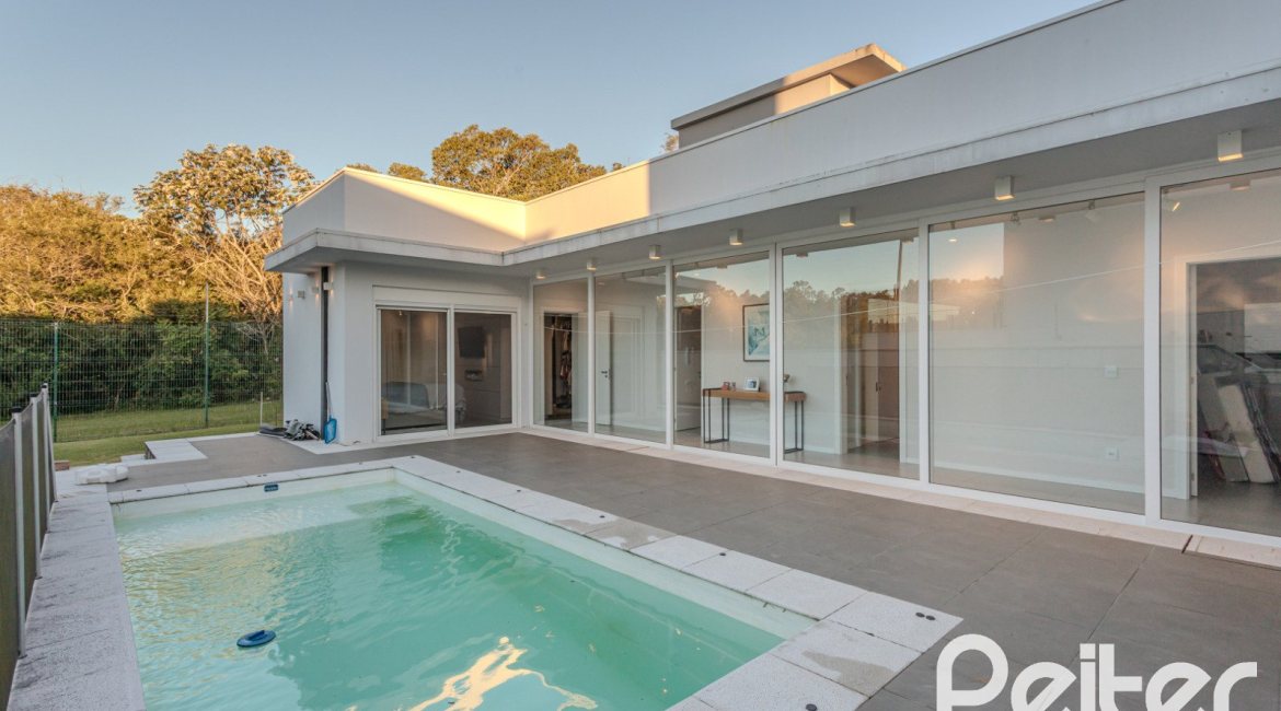 Casa em Condomínio à venda com 206m², 3 dormitórios, 3 suítes, 7 vagas, no bairro Alphaville em PORTO ALEGRE