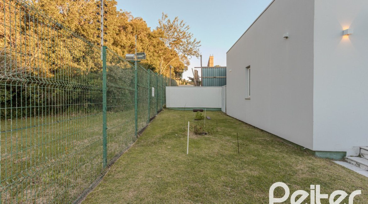Casa em Condomínio à venda com 206m², 3 dormitórios, 3 suítes, 7 vagas, no bairro Alphaville em PORTO ALEGRE