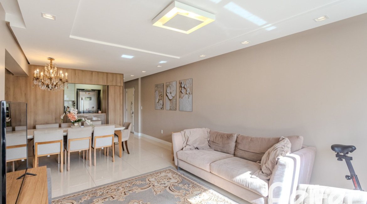 Apartamento à venda com 102m², 3 dormitórios, 1 suíte, 2 vagas, no bairro Tristeza em PORTO ALEGRE