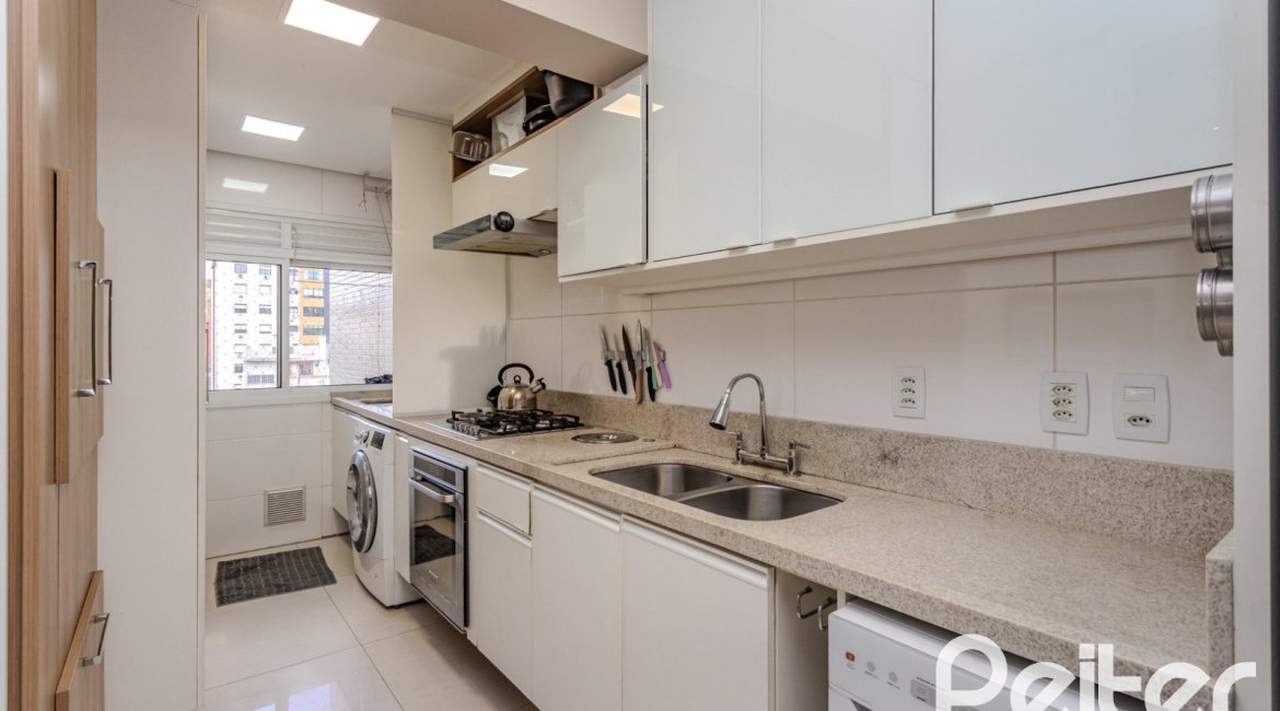 Apartamento à venda com 102m², 3 dormitórios, 1 suíte, 2 vagas, no bairro Tristeza em PORTO ALEGRE