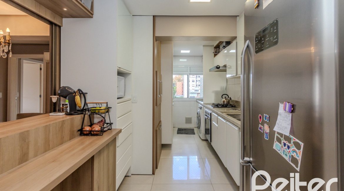 Apartamento à venda com 102m², 3 dormitórios, 1 suíte, 2 vagas, no bairro Tristeza em PORTO ALEGRE