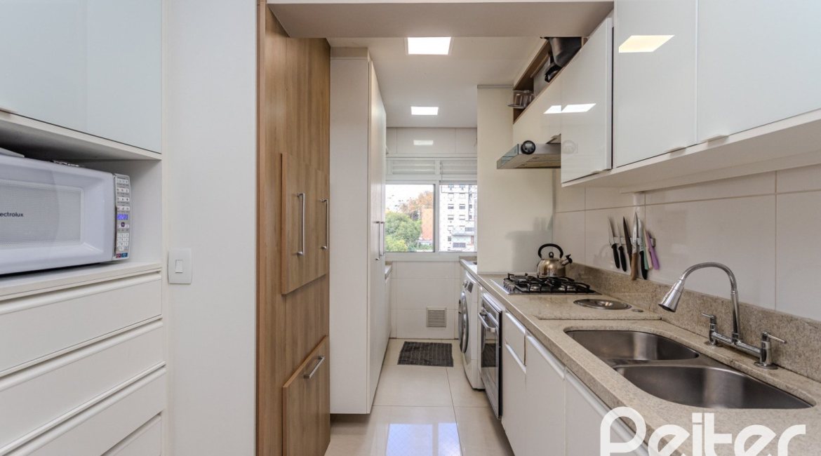 Apartamento à venda com 102m², 3 dormitórios, 1 suíte, 2 vagas, no bairro Tristeza em PORTO ALEGRE