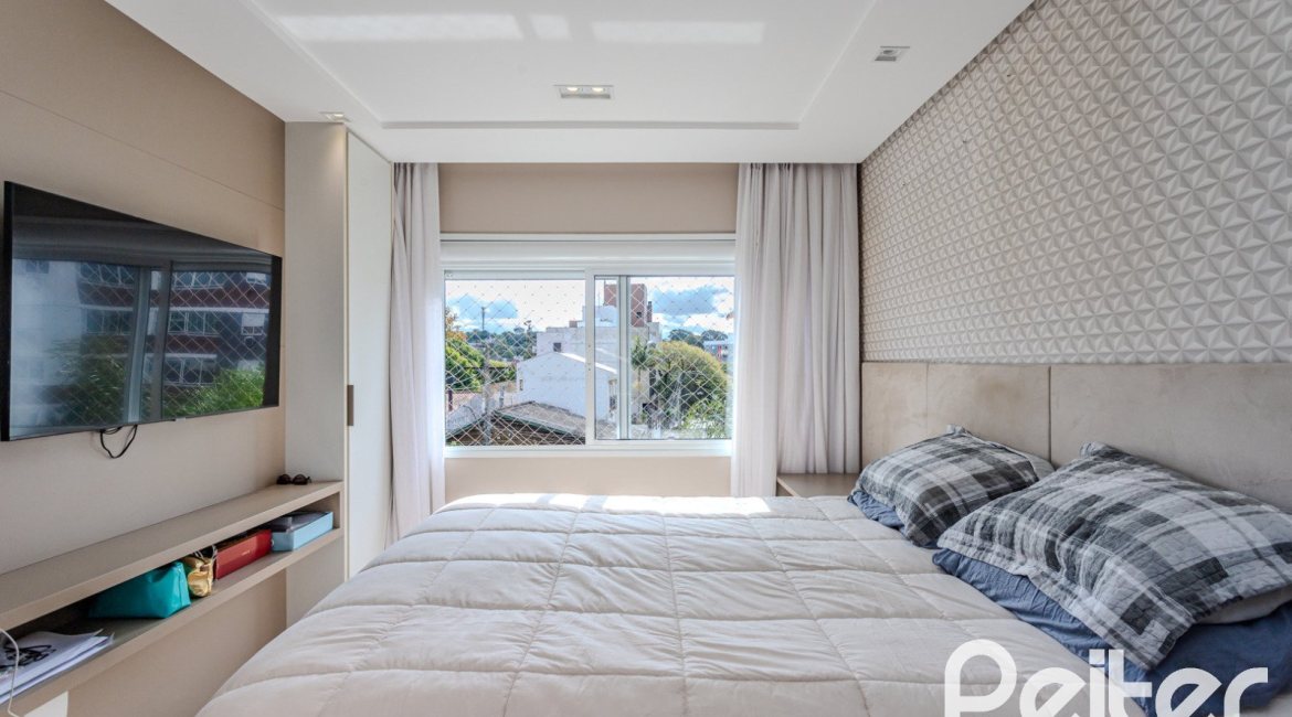 Apartamento à venda com 102m², 3 dormitórios, 1 suíte, 2 vagas, no bairro Tristeza em PORTO ALEGRE