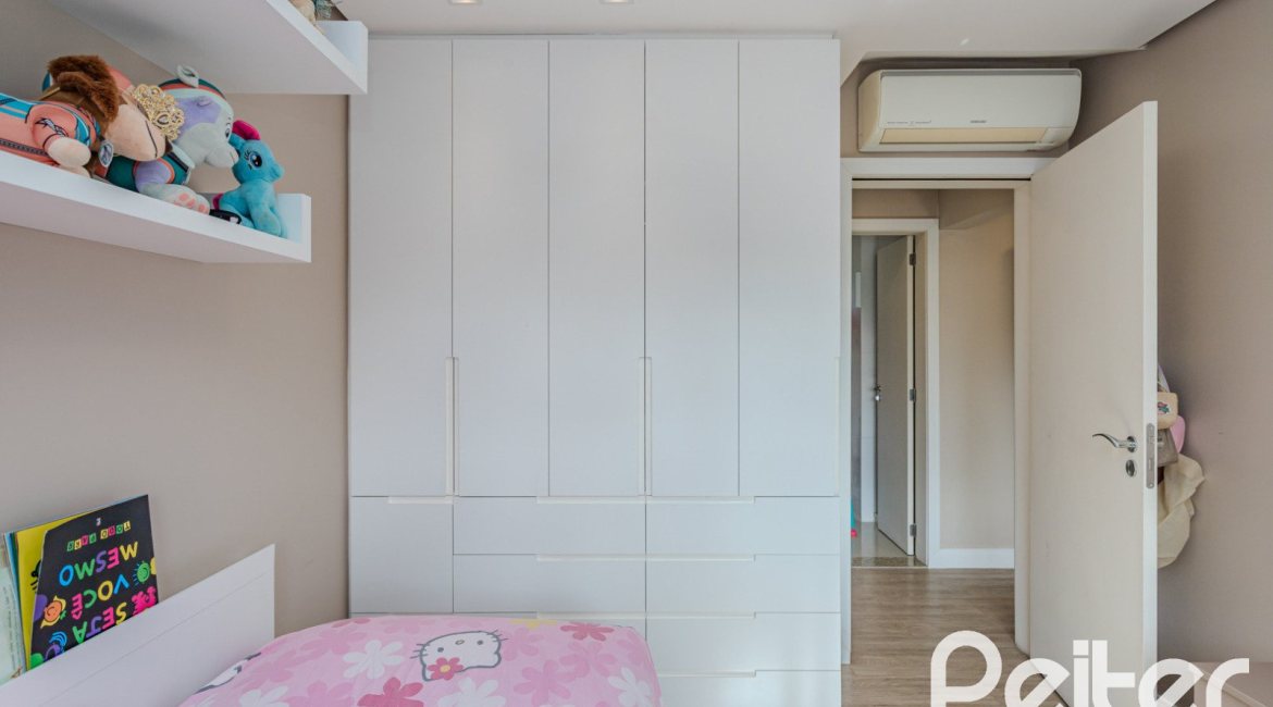 Apartamento à venda com 102m², 3 dormitórios, 1 suíte, 2 vagas, no bairro Tristeza em PORTO ALEGRE
