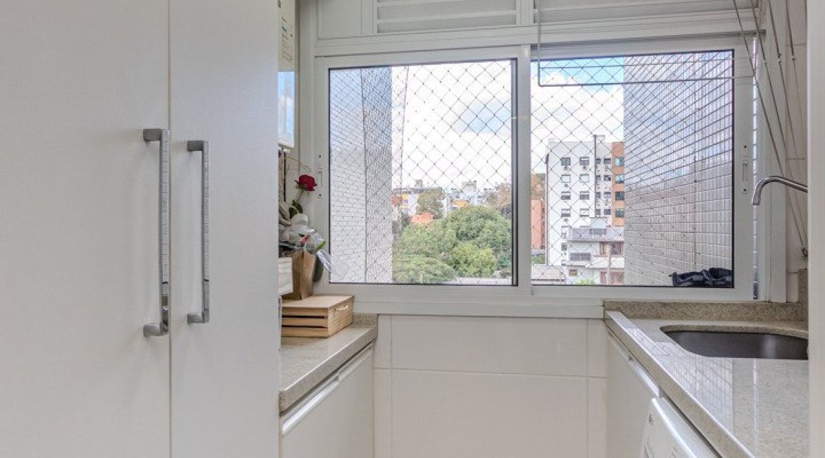 Apartamento à venda com 102m², 3 dormitórios, 1 suíte, 2 vagas, no bairro Tristeza em PORTO ALEGRE