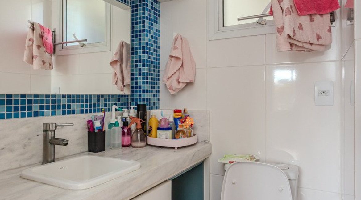 Apartamento à venda com 102m², 3 dormitórios, 1 suíte, 2 vagas, no bairro Tristeza em PORTO ALEGRE