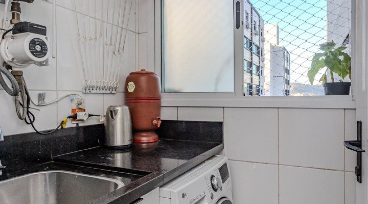Apartamento à venda com 73m², 3 dormitórios, 1 suíte, 2 vagas, no bairro Tristeza em PORTO ALEGRE