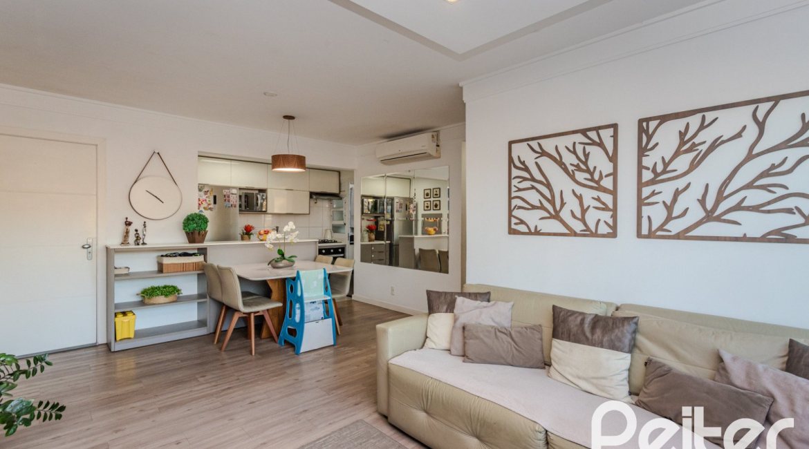Apartamento à venda com 73m², 3 dormitórios, 1 suíte, 2 vagas, no bairro Tristeza em PORTO ALEGRE