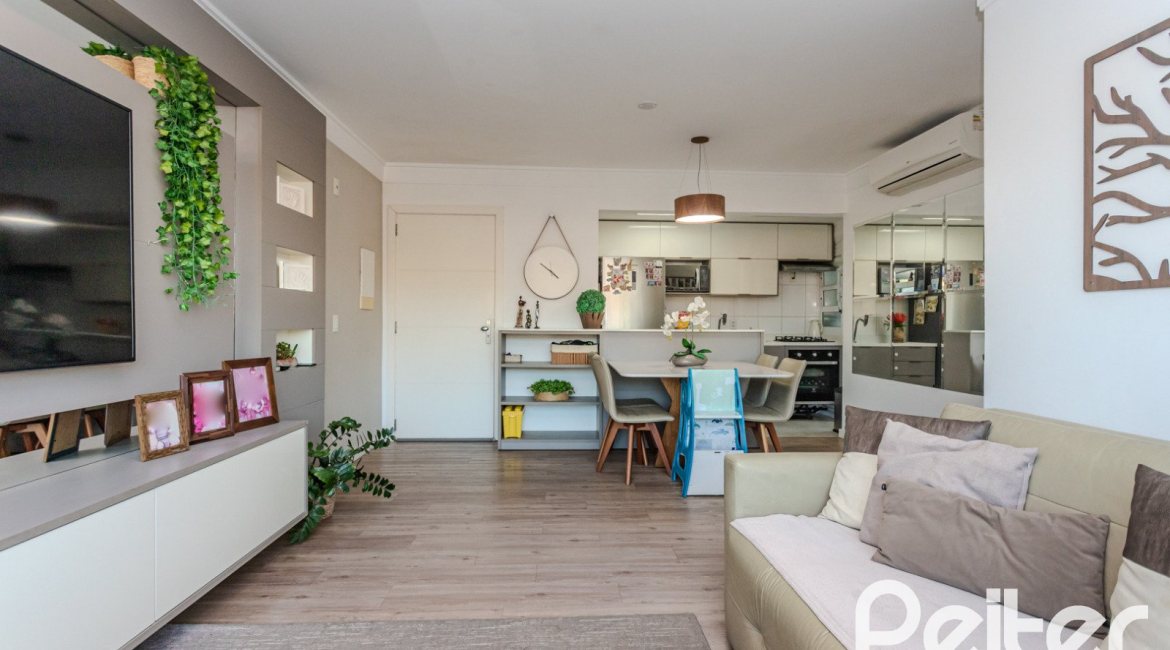 Apartamento à venda com 73m², 3 dormitórios, 1 suíte, 2 vagas, no bairro Tristeza em PORTO ALEGRE