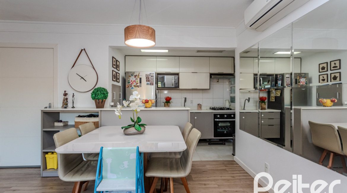 Apartamento à venda com 73m², 3 dormitórios, 1 suíte, 2 vagas, no bairro Tristeza em PORTO ALEGRE
