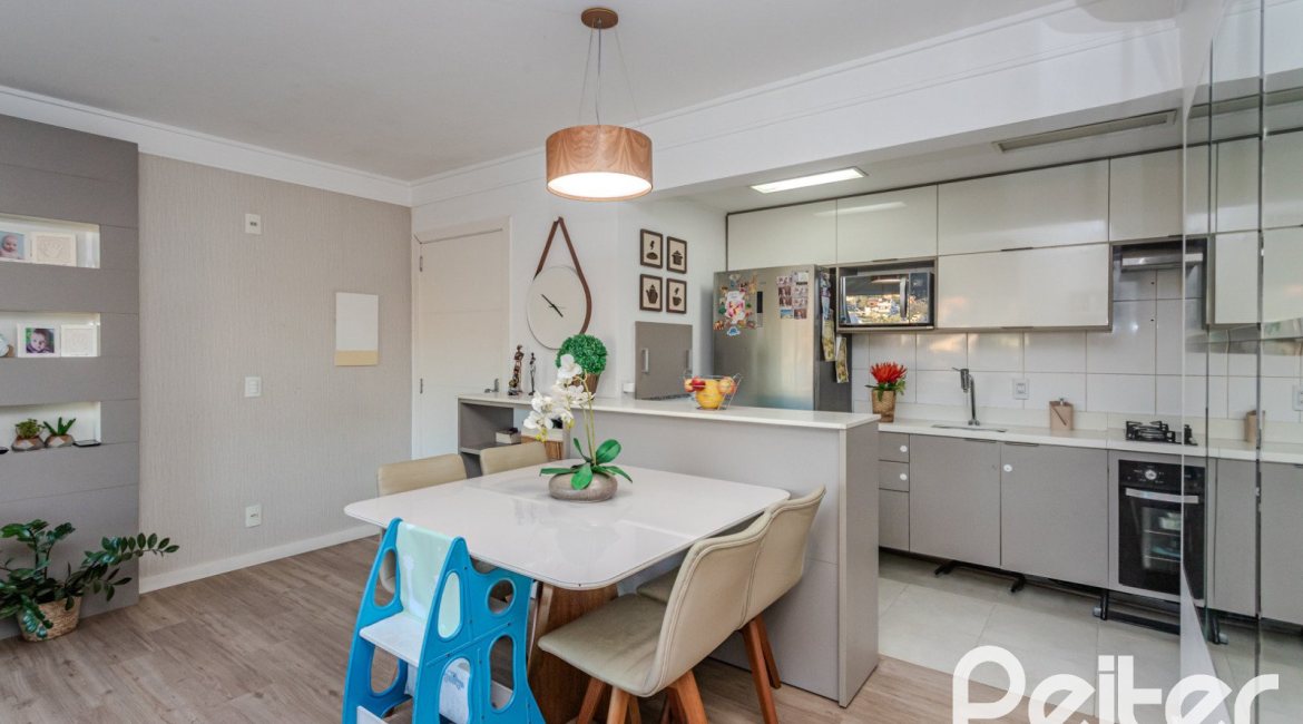 Apartamento à venda com 73m², 3 dormitórios, 1 suíte, 2 vagas, no bairro Tristeza em PORTO ALEGRE