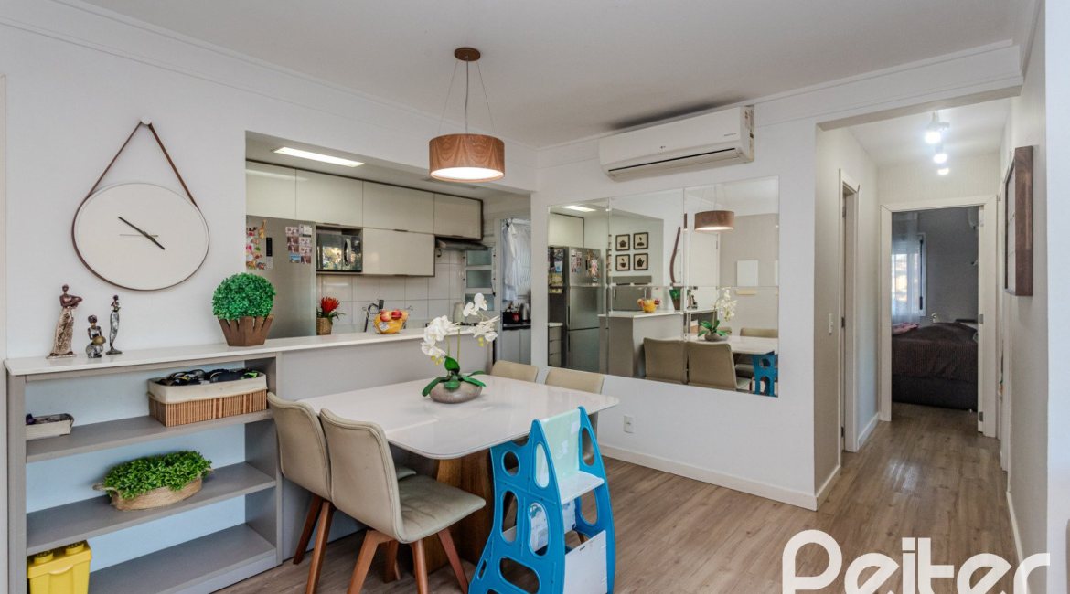 Apartamento à venda com 73m², 3 dormitórios, 1 suíte, 2 vagas, no bairro Tristeza em PORTO ALEGRE