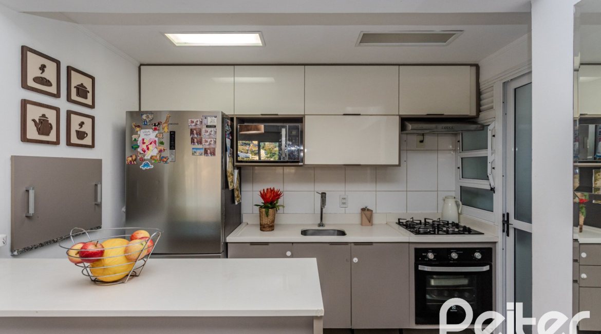 Apartamento à venda com 73m², 3 dormitórios, 1 suíte, 2 vagas, no bairro Tristeza em PORTO ALEGRE