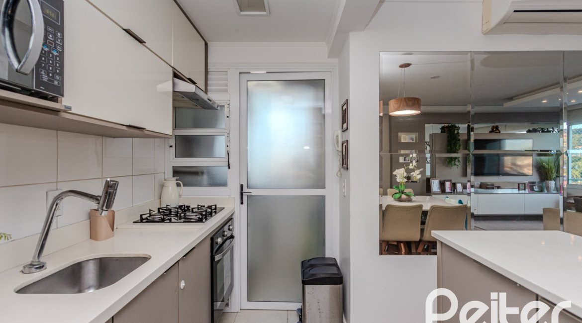 Apartamento à venda com 73m², 3 dormitórios, 1 suíte, 2 vagas, no bairro Tristeza em PORTO ALEGRE