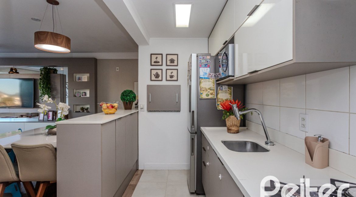 Apartamento à venda com 73m², 3 dormitórios, 1 suíte, 2 vagas, no bairro Tristeza em PORTO ALEGRE