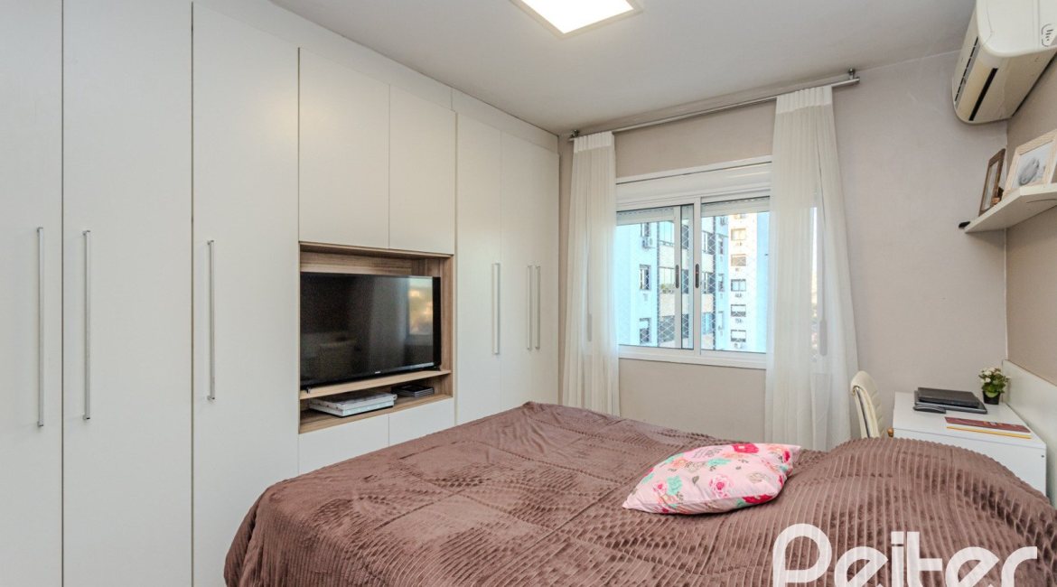Apartamento à venda com 73m², 3 dormitórios, 1 suíte, 2 vagas, no bairro Tristeza em PORTO ALEGRE