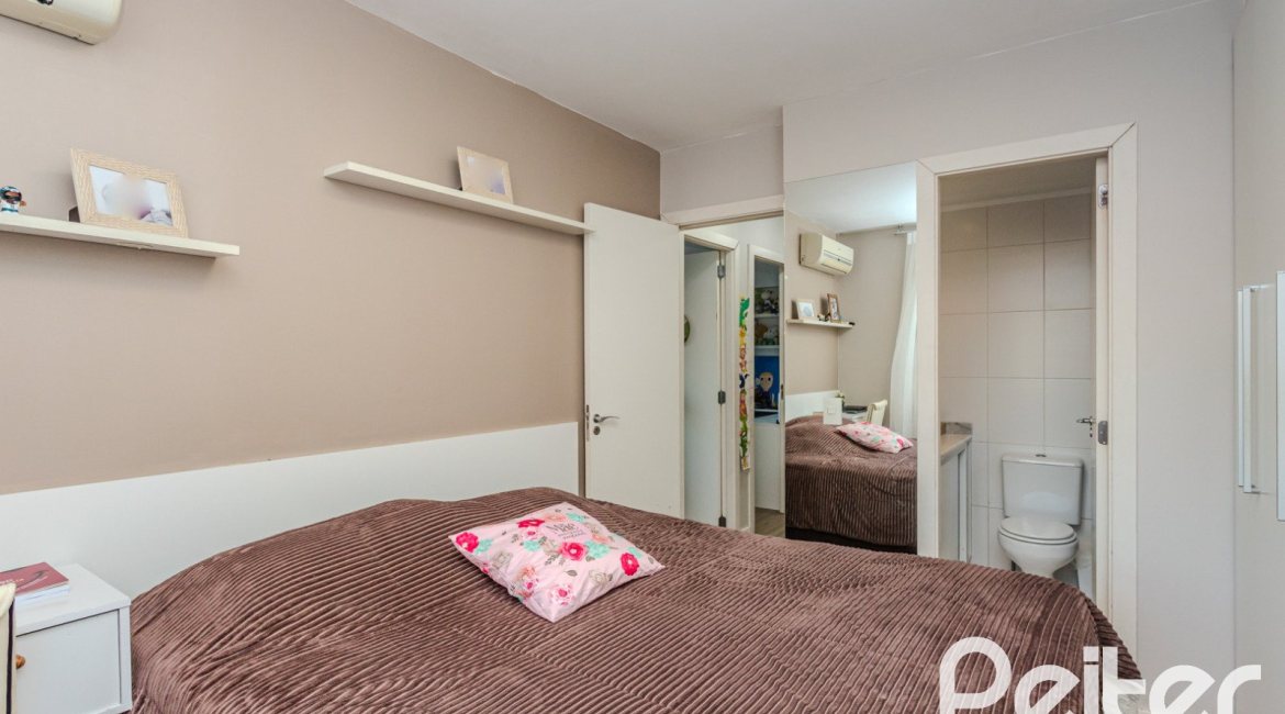 Apartamento à venda com 73m², 3 dormitórios, 1 suíte, 2 vagas, no bairro Tristeza em PORTO ALEGRE