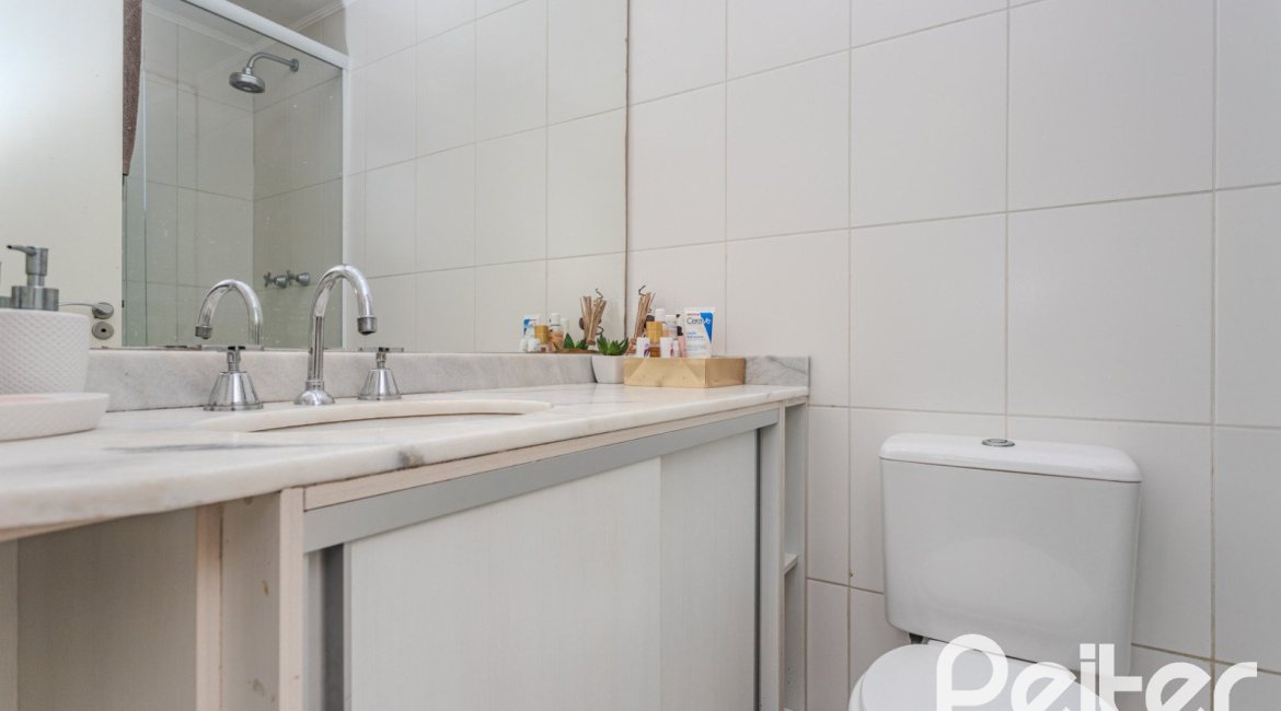 Apartamento à venda com 73m², 3 dormitórios, 1 suíte, 2 vagas, no bairro Tristeza em PORTO ALEGRE