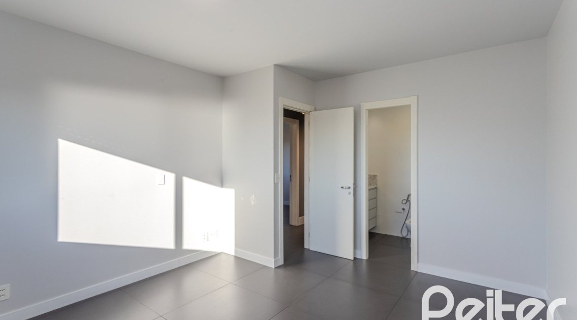 Apartamento à venda com 98m², 3 dormitórios, 1 suíte, 1 vaga, no bairro Cristal em PORTO ALEGRE