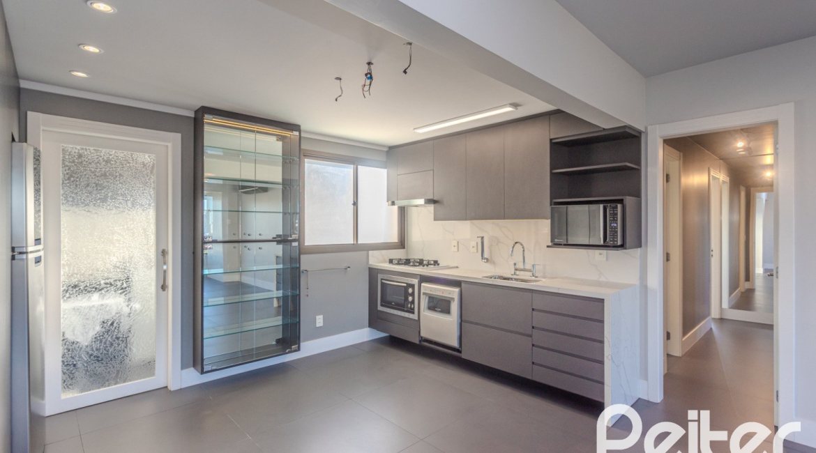 Apartamento à venda com 98m², 3 dormitórios, 1 suíte, 1 vaga, no bairro Cristal em PORTO ALEGRE