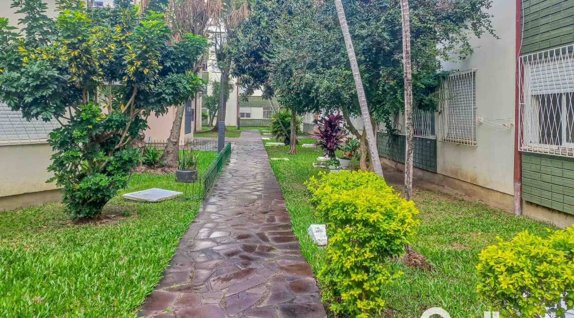 Apartamento à venda com 37m², 1 dormitório, 1 vaga, no bairro Cavalhada em Porto Alegre