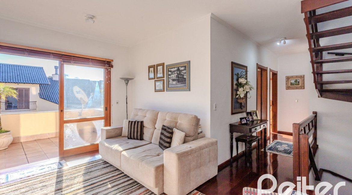 Casa à venda com 379m², 4 dormitórios, 2 suítes, 5 vagas, no bairro Ipanema em Porto Alegre