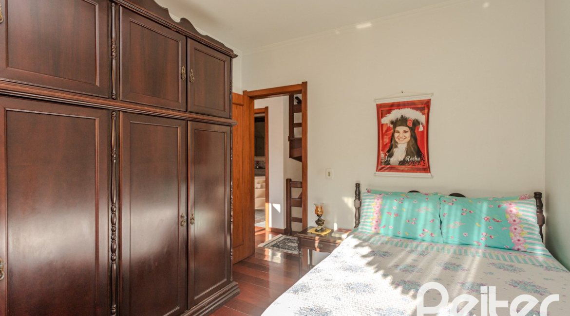 Casa à venda com 379m², 4 dormitórios, 2 suítes, 5 vagas, no bairro Ipanema em Porto Alegre