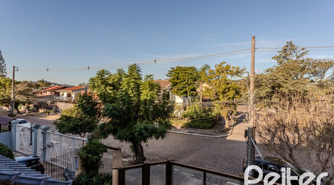 Casa à venda com 379m², 4 dormitórios, 2 suítes, 5 vagas, no bairro Ipanema em Porto Alegre