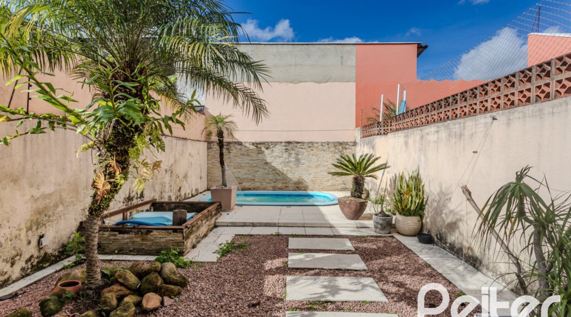 Casa à venda com 190m², 3 dormitórios, 1 suíte, 3 vagas, no bairro Ipanema em Porto Alegre